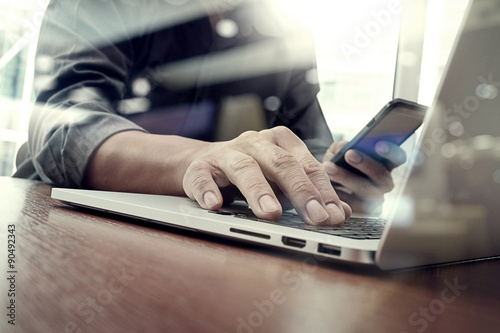 Fotografía designer hand working and smart phone and laptop on wooden desk