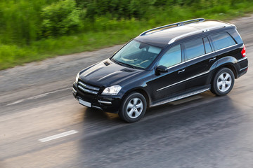 Canvas Print - SUV moves on highway