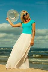 Canvas Print - Beautiful blonde girl in hat on beach