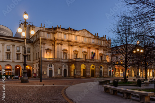 Fototapeta na drzwi i meble Teatr La Scala w Mediolanie