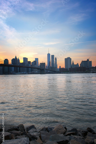 Stampe Skyline of Manhattan in New York at Dusk