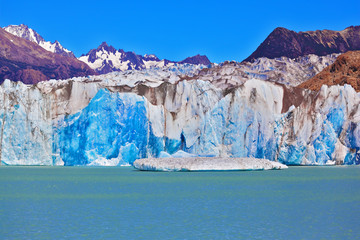 Wall Mural -  The huge white-blue glacier