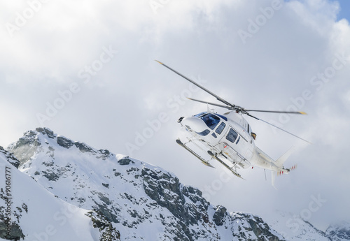 Plakat Helikopter w wysokich górach