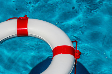 Poster - Rettungsring in einem Pool