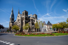 Chalons En Champagne Cathedral With The Fountain In Front