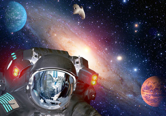 Wall Mural - astronaut et extraterrestrial alien spaceman helmet outer space planet. elements of this image furni
