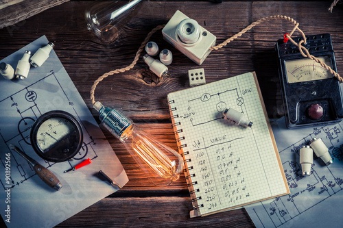 fizyka-vinateg-laboratorium-w-zakresie-techniki-elektrycznej
