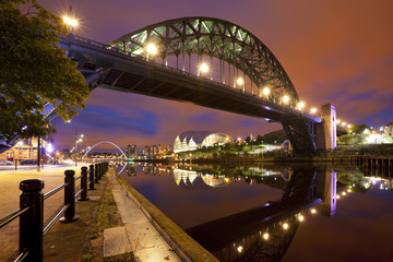 Wall Mural - Bridges over the river Tyne in Newcastle, England at night