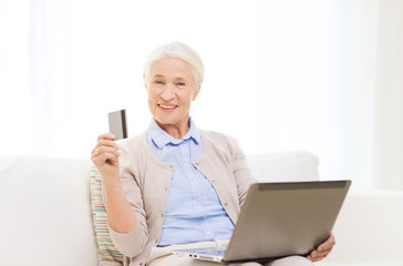 Wall Mural - senior woman with laptop and credit card at home