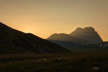 Wall Mural - Gran Sasso, tramonto spettacolare