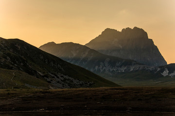 Wall Mural - Campo imperatore, tramonto 