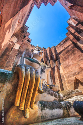 Cuadros en Lienzo Big buddha statue at Sukhothai historical park in Thailand
