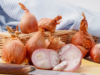 Shallot onions 