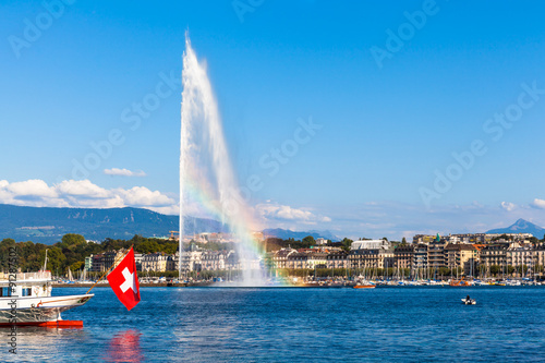Fotomural Water jet fountain with rainbow in Geneva