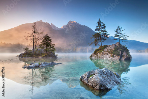 Obrazy Jezioro  romantyczny-pejzaz-jezioro-w-hintersee-o-wschodzie-slonca