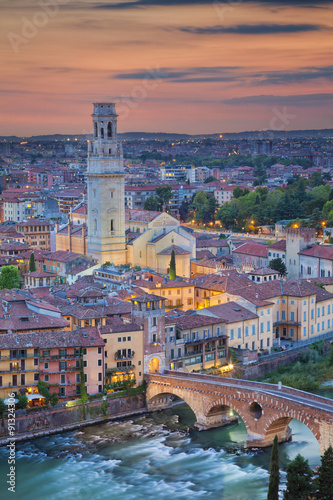 Nowoczesny obraz na płótnie Verona. Image of Verona, Italy during summer sunset.