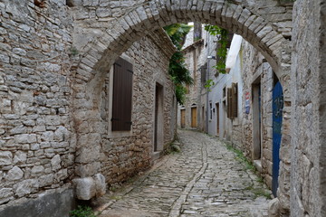 Poster - Gasse in der Altstadt von Bale, Istrien, Kroatien