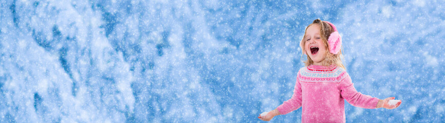 Wall Mural - Little girl playing in snowy park