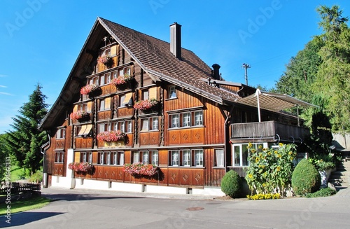 Appenzeller Haus Kaufen Sie Dieses Foto Und Finden Sie Ahnliche