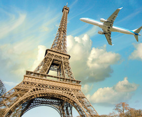 Canvas Print - Airplane overflying Eiffel Tower in Paris