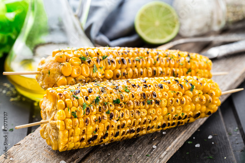 Obraz w ramie Delicious grilled corn