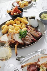 Canvas Print - roast beef sharing meal