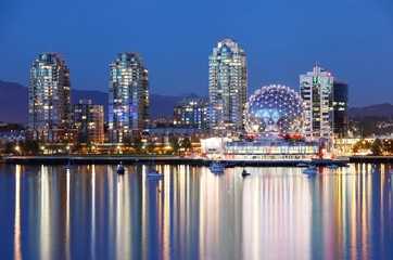 Fototapete - The city of Vancouver in Canada