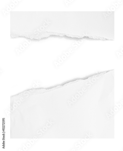 Fotografía close up of a white ripped piece of paper on white background