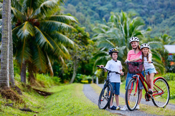 Poster - Family on bike ride