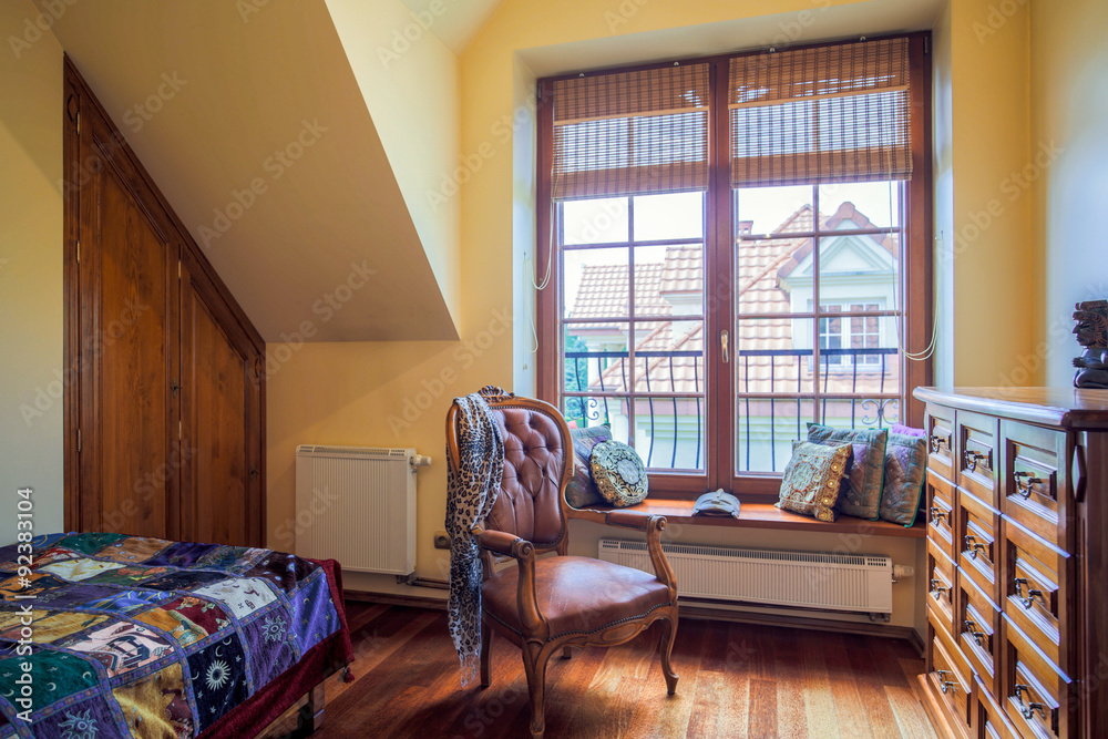 Obraz na płótnie Room with colonial style armchair w salonie