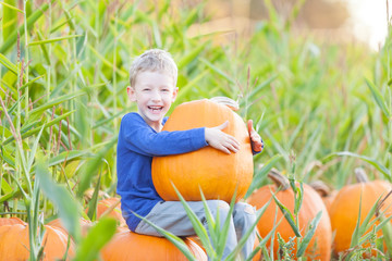 Canvas Print - kid at pumpkin patch