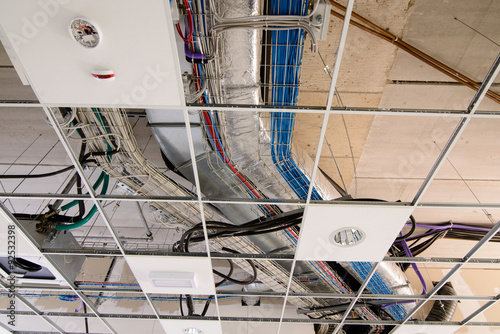 Impianto elettrico e condizionamento a soffitto Poster