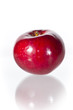 Jabłko na białym tle z odbiciem