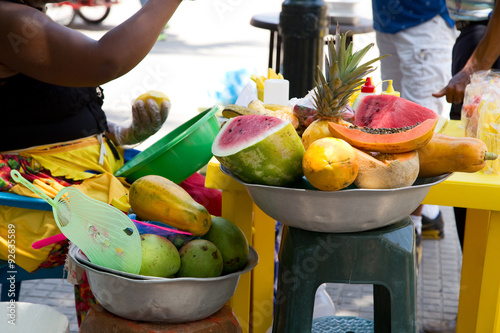 Fotografía fresh fruit at a traditional cartagena street vendors store
