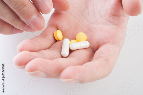 Fotografie, Obraz 薬 と 人間 の 手