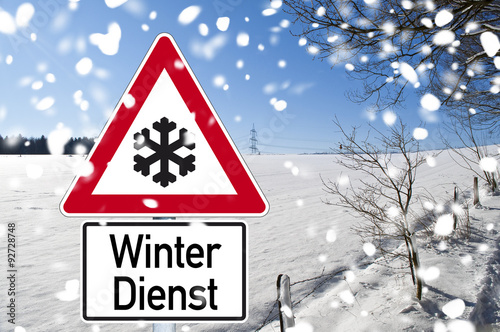 Schild Mit Winterdienst Kaufen Sie Diese Illustration Und Finden Sie Ahnliche Illustrationen Auf Adobe Stock Adobe Stock