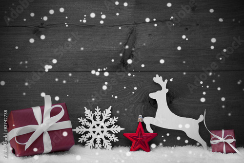 Doppelrollo mit Motiv - Gray Christmas Card With Red Decoration, Copy Space, Snowflakes (von Nelos)