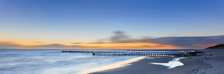 Poster - Dreamy blurred glowing sunset seascape 