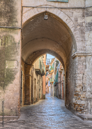 Nowoczesny obraz na płótnie old alley in Lanciano, Abruzzo, Italy