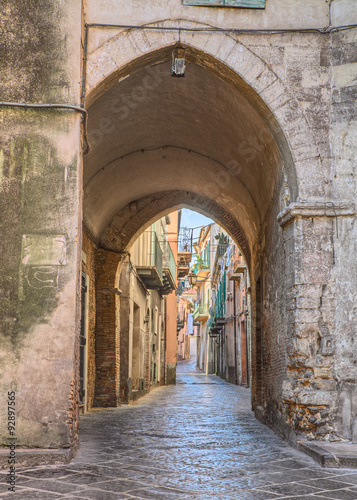 Naklejka - mata magnetyczna na lodówkę old alley in Lanciano, Abruzzo, Italy