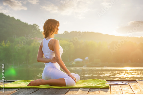 Fotografia Woman Yoga - relax in nature
