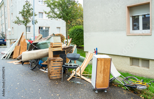 Fotografía Big pile of old broken furniture