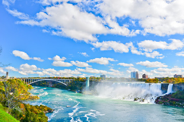 Wall Mural - view of niagara falls in autumn