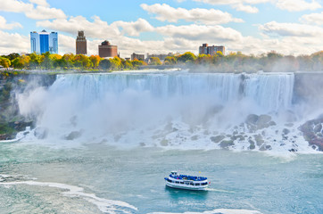 Wall Mural - view of niagara falls in autumn