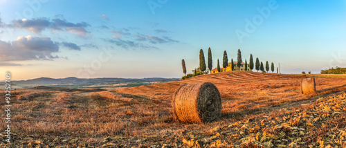Obraz w ramie Tuscany landscape with farm house at sunset, Val d'Orcia, Italy