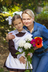 Poster - Beautifal little girl and happy mother in the autumn park