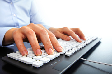 Fototapete - Hands typing on computer keyboard.