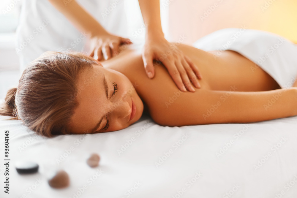 Body care. Spa body massage treatment. - obrazy, fototapety, plakaty 