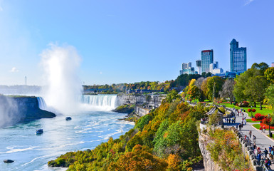 Wall Mural - view of niagara falls in autumn