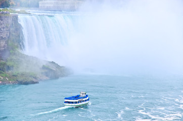 boat tour at niagara falls with spraying water